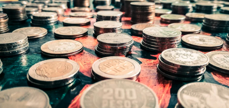 Como comprar pesos colombianos e qual moeda preciso ter